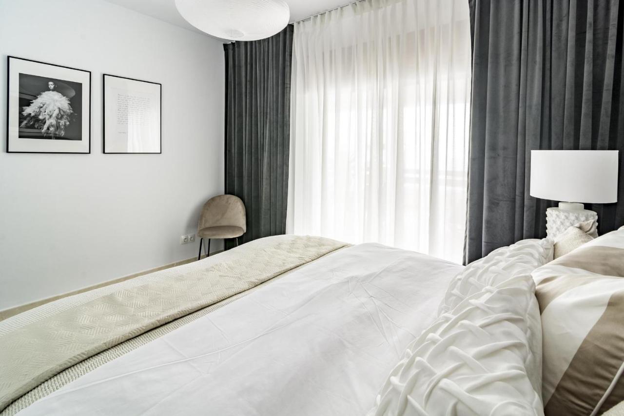 Djc - Modern 2 Bedroom Close To Apartment *
