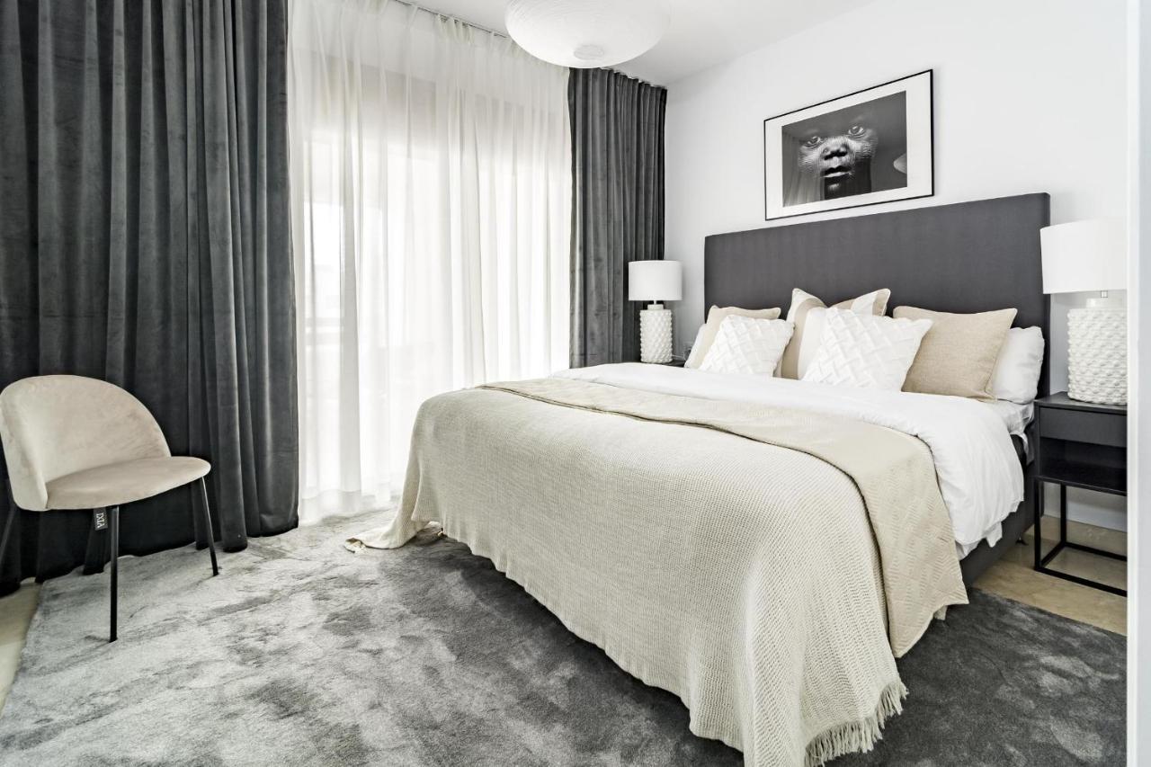 Djc - Modern 2 Bedroom Close To Apartment *